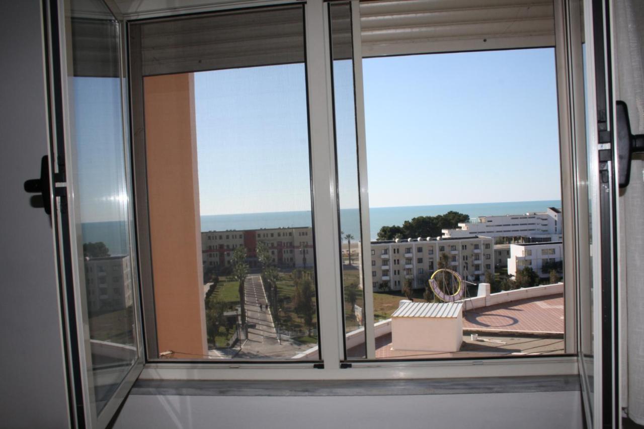 Sea View Studio Durres Bagian luar foto